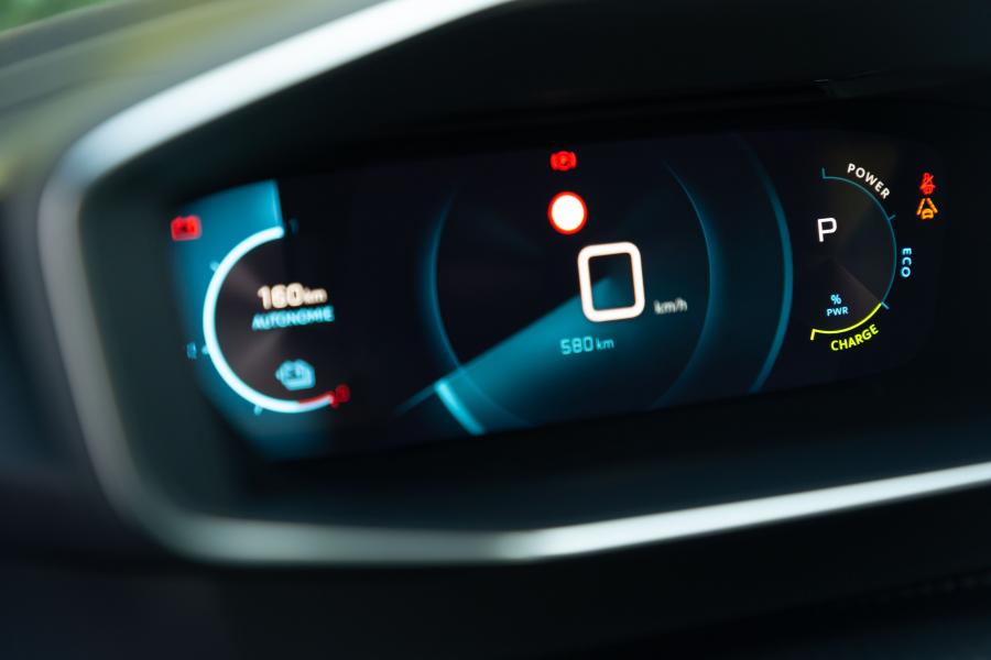 Панель приборов Peugeot e-2008 GT (Digital White) 2019 года  (WW) (фото 118 из 119)